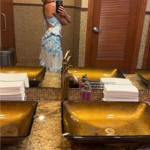 Elegant Blue and White Floral Bath Set